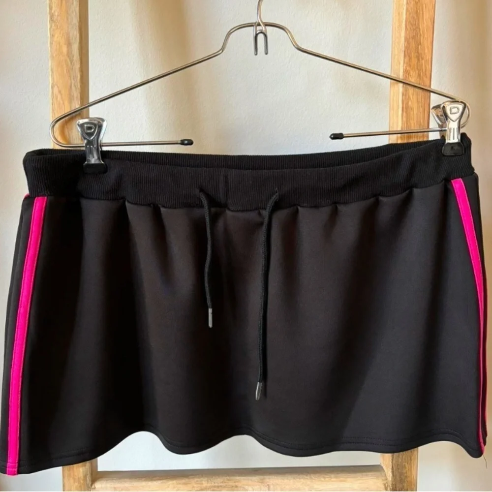 🆕 EDIKTED Women's Black and Pink Skirt MEDIUM